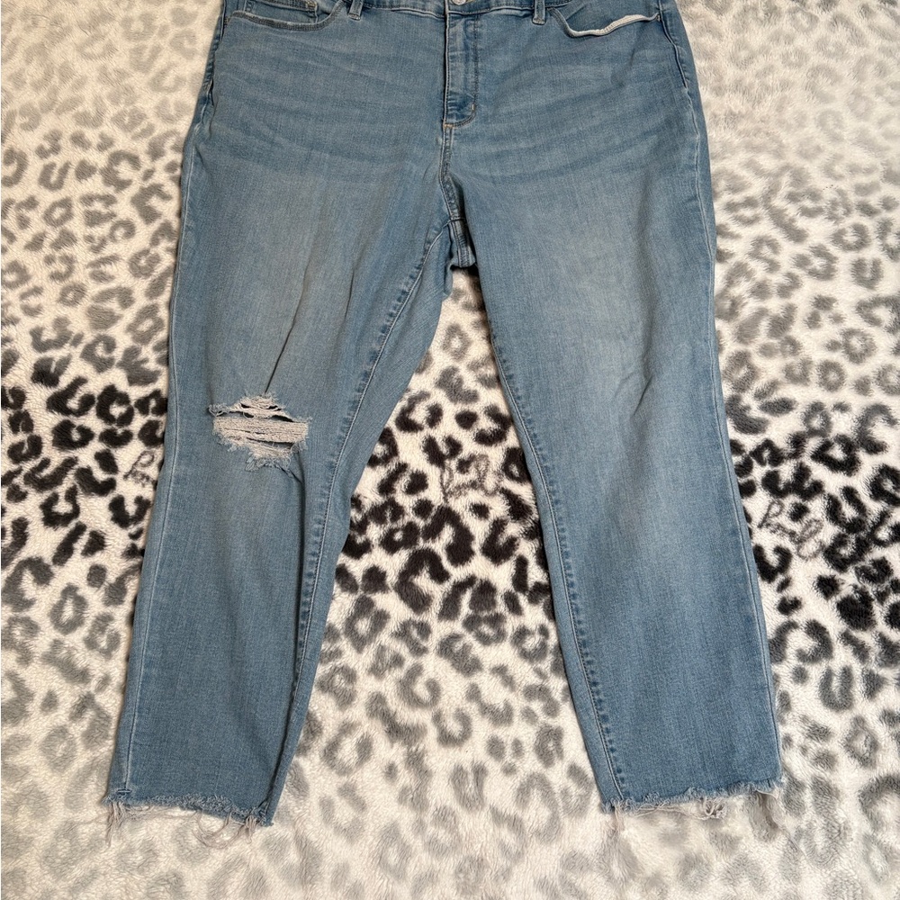 Ava & Viv Lightwash Ripped Jeans 22W